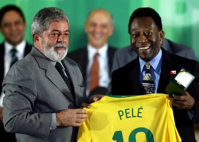 O REI NÃO MORREU...ESTÁ A JOGAR NA NOSSA MEMÓRIA. VIVA O REI...