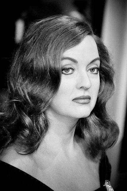 OS OLHOS DE BETTE DAVIS