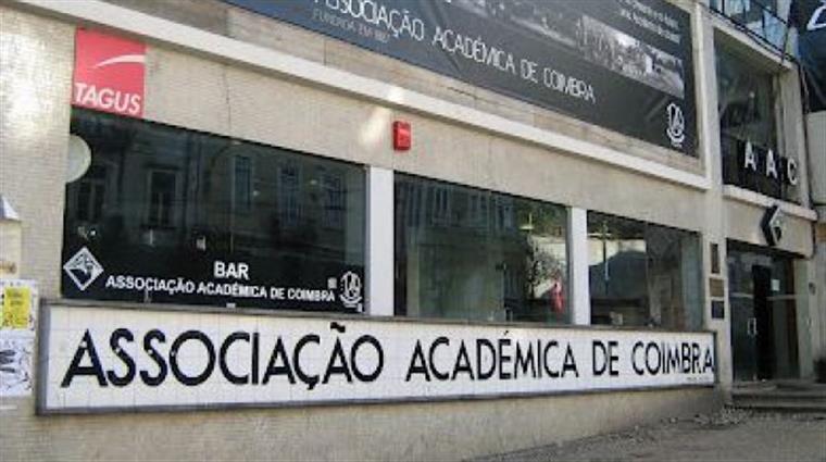 UNIVERSIDADE de COIMBRA – A Associação de Académica  – A.A.C.