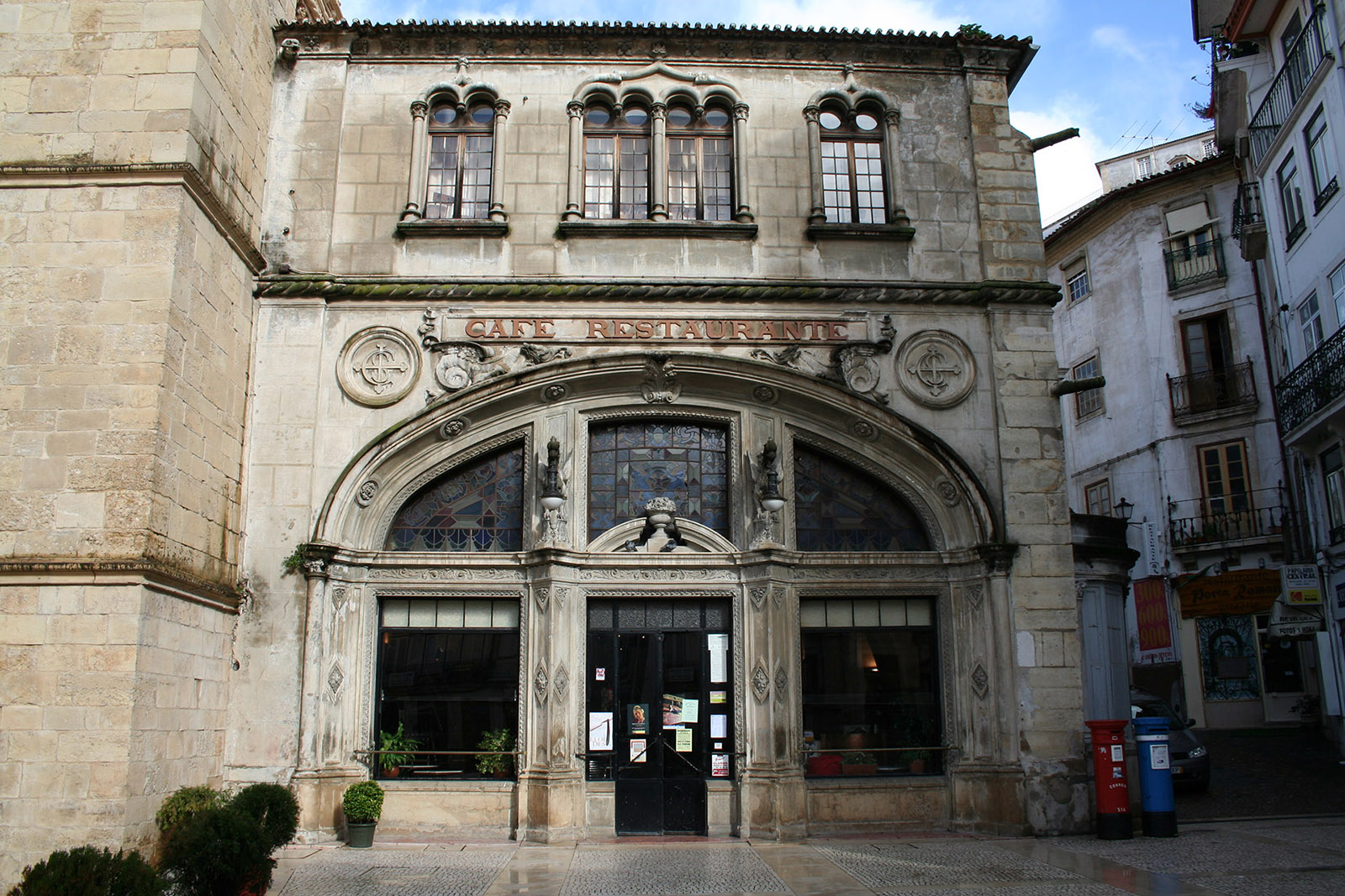 MARQUÊS DO POMBAL e ANTÓNIO CHAMPALIMAUD morreram no mesmo dia de anos diferentes.