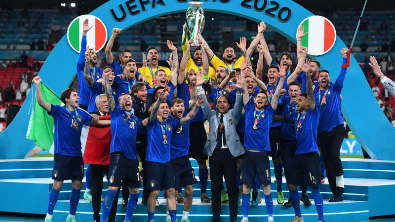 E VIVA  A “SQUADRA AZZURRA”                                    – ITÁLIA campeã europeia