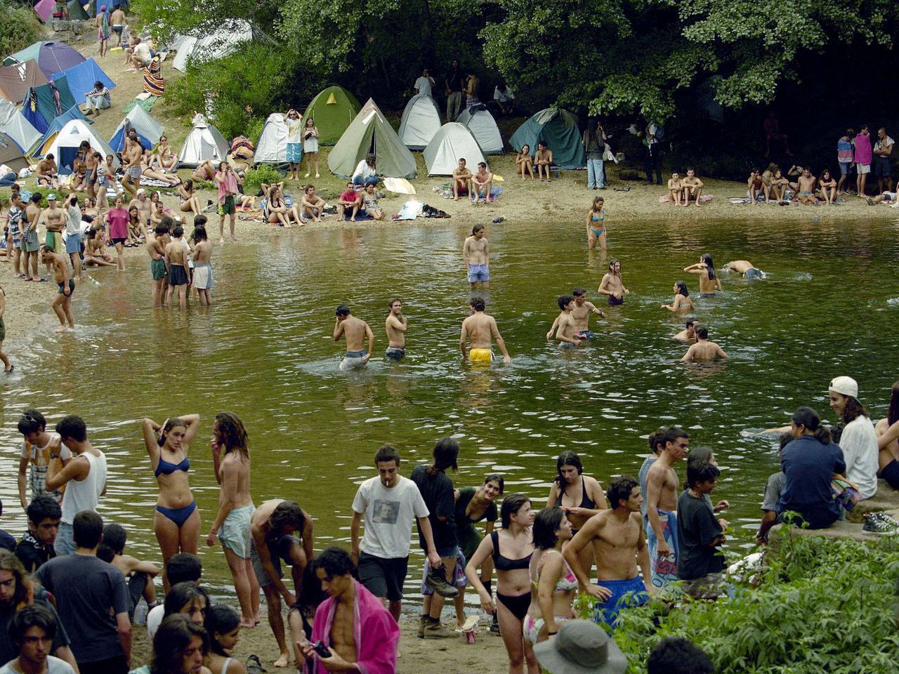 VILAR DE MOUROS 1971                                                       – uma pedrada no charco