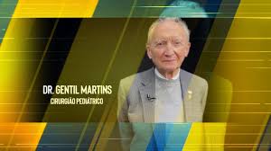 GENTIL MARTINS separou gémeas ligadas pelo abdómen em 1989