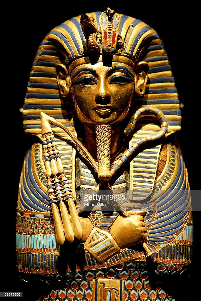 TUTANKHAMON                                                                         – 1922 E 2007 duas datas importantes